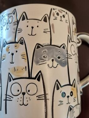 Set of Feline & Friends Porcelian Mugs:20 oz NWOT.